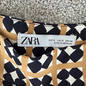 Zara womens Black and Tan Patterned silky pants